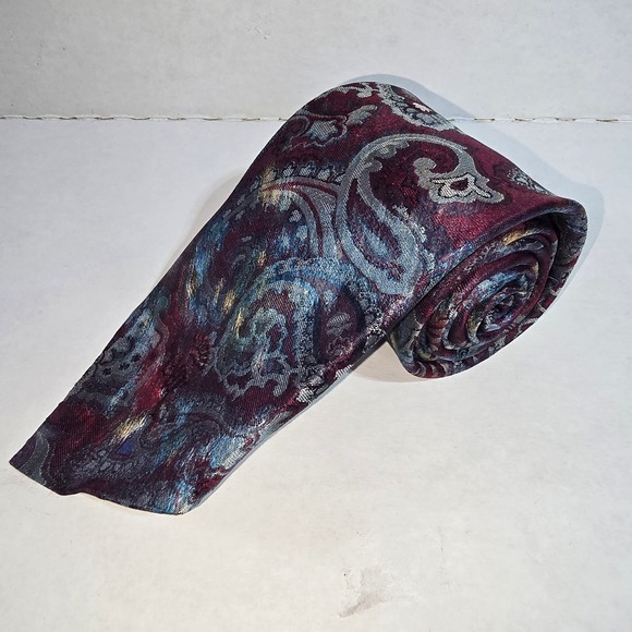 VINTAGE Countess Mara Blue Purple Paisley Neck Tie - Picture 1 of 6